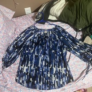 Size L(12-14) brand faded glory has a tie at front and on arms